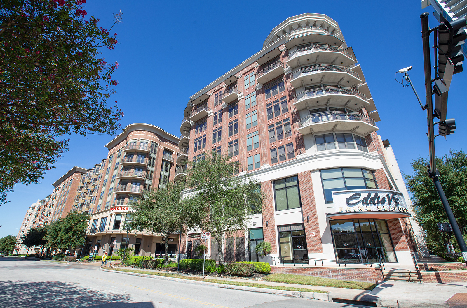 arrive river oaks apts exterior